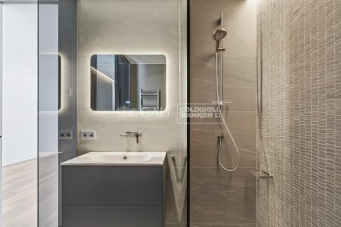 3 bedrooms apartment for rent in Principado De Andorra (Ninguna Poblacion Tiene C.P.), Lleida, Catalonia, Spain № 6119 - photo 19