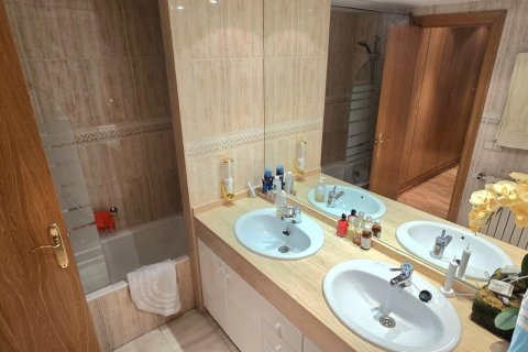 2 bedrooms apartment for rent in Principado De Andorra (Ninguna Poblacion Tiene C.P.), Lleida, Catalonia, Spain № 6117 - photo 15