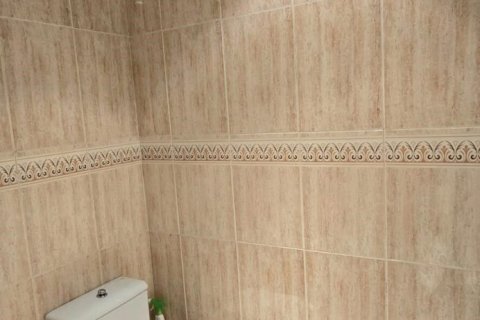 2 bedrooms apartment for rent in Principado De Andorra (Ninguna Poblacion Tiene C.P.), Lleida, Catalonia, Spain № 6117 - photo 17