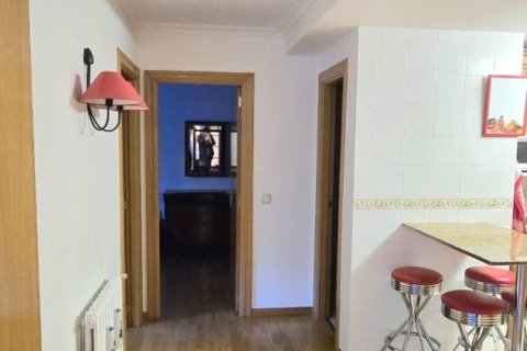 2 bedrooms apartment for rent in Principado De Andorra (Ninguna Poblacion Tiene C.P.), Lleida, Catalonia, Spain № 6117 - photo 4