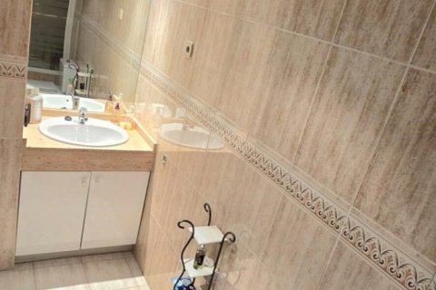 2 bedrooms apartment for rent in Principado De Andorra (Ninguna Poblacion Tiene C.P.), Lleida, Catalonia, Spain № 6117 - photo 22