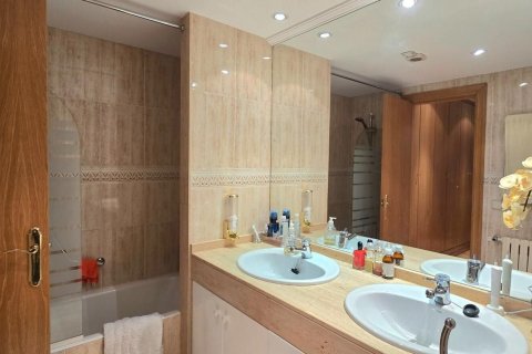 2 bedrooms apartment for rent in Principado De Andorra (Ninguna Poblacion Tiene C.P.), Lleida, Catalonia, Spain № 6117 - photo 14