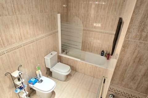 2 bedrooms apartment for rent in Principado De Andorra (Ninguna Poblacion Tiene C.P.), Lleida, Catalonia, Spain № 6117 - photo 20