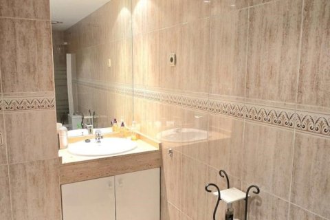 2 bedrooms apartment for rent in Principado De Andorra (Ninguna Poblacion Tiene C.P.), Lleida, Catalonia, Spain № 6117 - photo 21