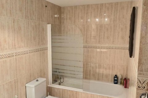 2 bedrooms apartment for rent in Principado De Andorra (Ninguna Poblacion Tiene C.P.), Lleida, Catalonia, Spain № 6117 - photo 23