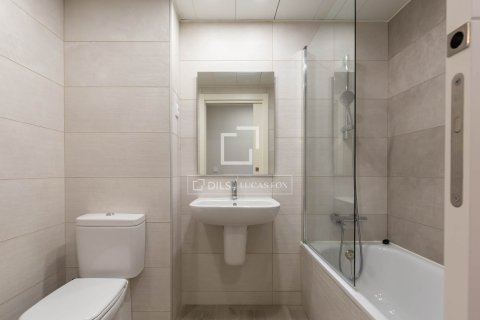 Apartamento de 3 dormitorios en alquiler en Sant Just Desvern, Barcelona, Cataluña, Spain № 7240 - foto 2
