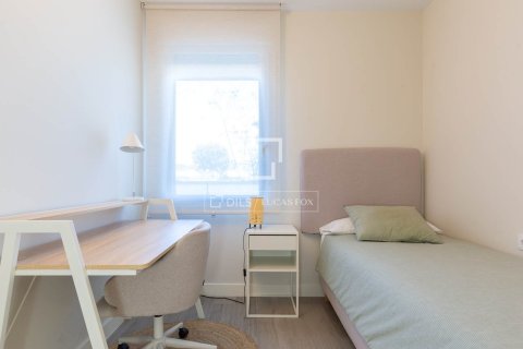 Apartamento de 3 dormitorios en alquiler en Sant Just Desvern, Barcelona, Cataluña, Spain № 7240 - foto 4