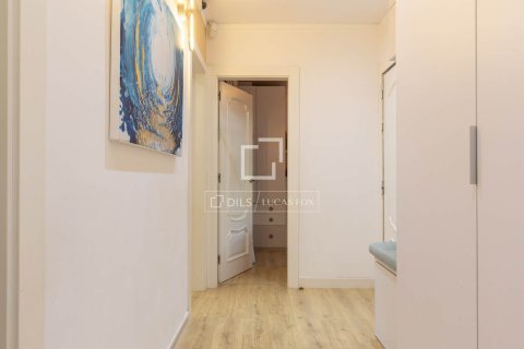 Apartamento de 3 dormitorios en alquiler en Sant Just Desvern, Barcelona, Cataluña, Spain № 7240 - foto 22