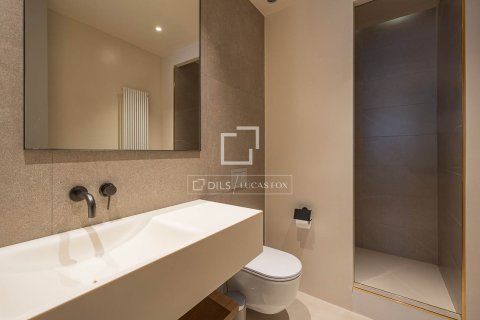 Apartamento de 3 dormitorios en alquiler en Barcelona, Cataluña, Spain № 7243 - foto 28
