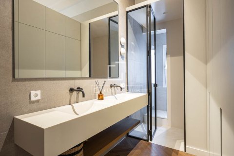 Apartamento de 3 dormitorios en alquiler en Barcelona, Cataluña, Spain № 7243 - foto 8