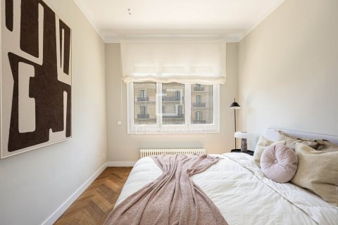 Apartamento de 3 dormitorios en alquiler en Barcelona, Cataluña, Spain № 7243 - foto 24