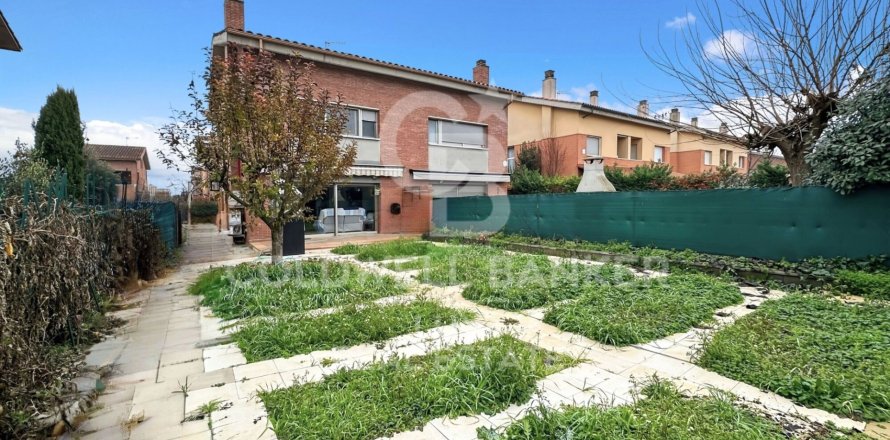 4 bedrooms house for sale in Vic, Barcelona, Catalonia, Spain № 5391