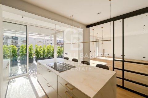 4 bedrooms apartment for sale in Barcelona, Catalonia, Spain № 5385 - photo 3