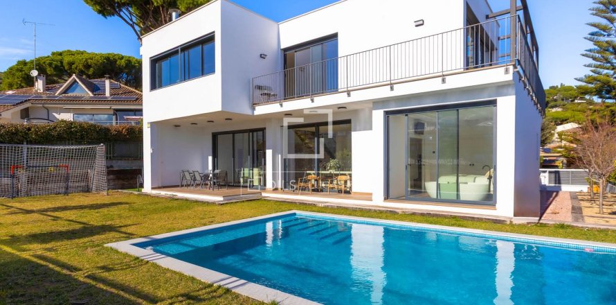 Вилла с 6 спальнями в Премии де Дальте, Барселона, Каталония, Испания № 6259