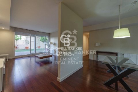Купить квартиру в Барселона, Испания с 3 спальни, 97м², № 7819 - фото 2