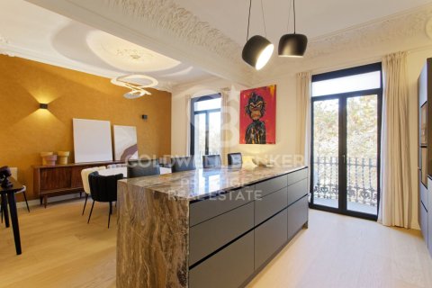 4 bedrooms apartment for sale in Barcelona, Catalonia, Spain № 5398 - photo 3