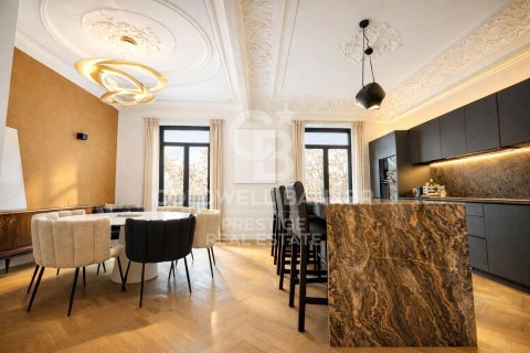 4 bedrooms apartment for sale in Barcelona, Catalonia, Spain № 5398