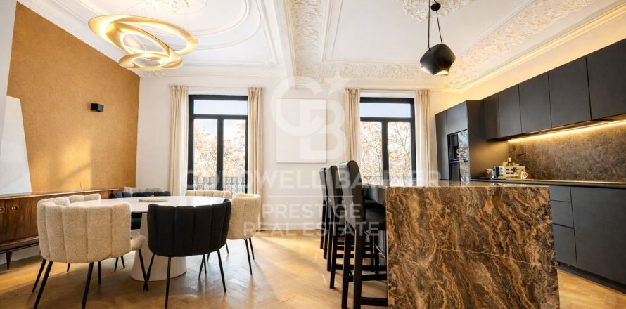 4 bedrooms apartment for sale in Barcelona, Catalonia, Spain № 5398