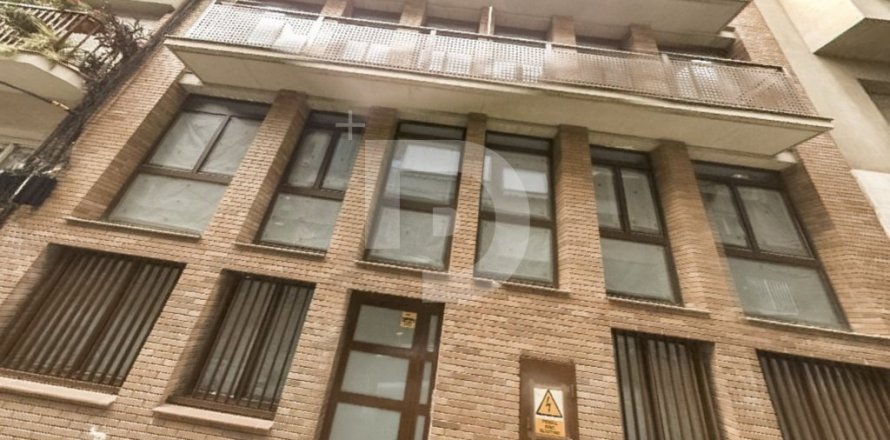 370 sq.m. commercial property for sale in Gracia, Barcelona, Catalonia, Spain № 5206