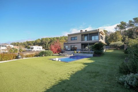 Дом с 4 спальнями в Каталония, Испания № 6252