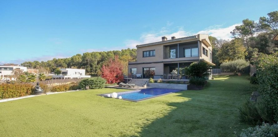 Дом с 4 спальнями в Каталония, Испания № 6252