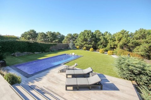 Купить дом в Каталония, Испания с 5 комнат, 537м², № 6252 - фото 2