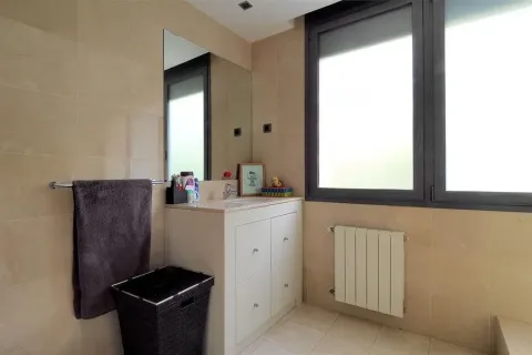 Купить дом в Барселона, Испания с 8 комнат, № 1726 - фото 23