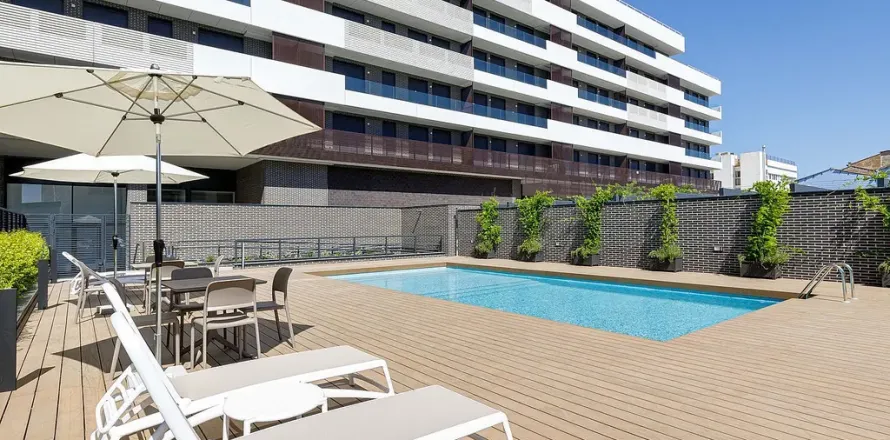 Квартира с 3 спальнями в Монтгате, Барселона, Каталония, Испания № 1725