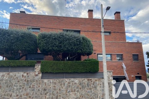 Купить дом в Терраса, Испания 501м², № 4708 - фото 2