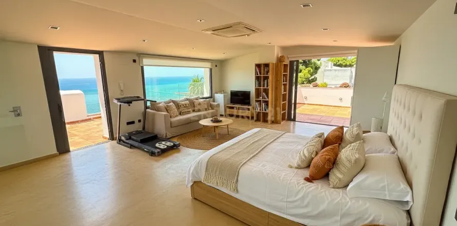 Сasa de 5 dormitorios en venta en Arenys de Mar, Barcelona, Cataluña, Spain № 7001