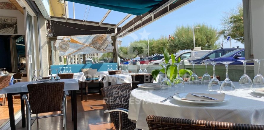 243 sq.m. cafe / restaurant for sale in L'Escala, Girona, Catalonia, Spain № 5855