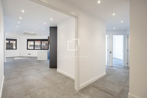 3 bedrooms apartment for sale in Barcelona, Catalonia, Spain № 6437 - photo 9