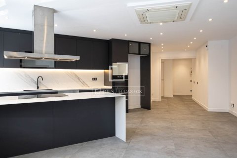 3 bedrooms apartment for sale in Barcelona, Catalonia, Spain № 6437 - photo 6