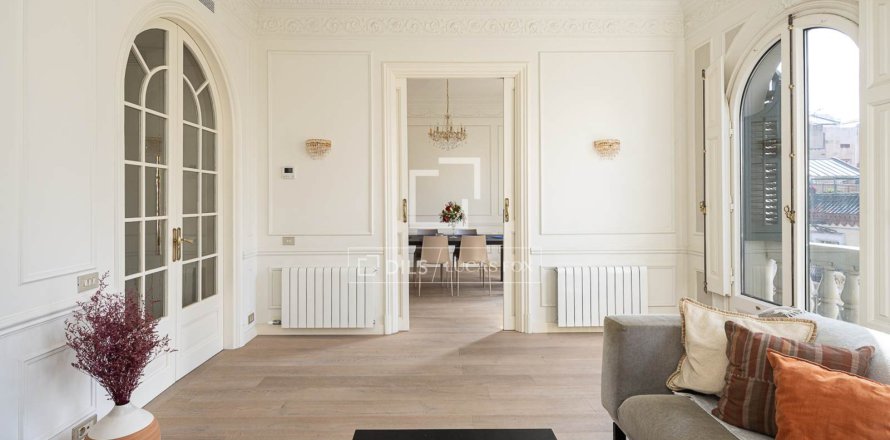 5 bedrooms apartment for sale in Barcelona, Catalonia, Spain № 6434