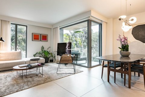 4 bedrooms apartment for sale in Barcelona, Catalonia, Spain № 6436 - photo 2