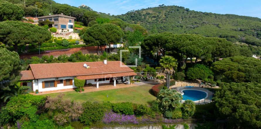 Villa de 6 dormitorios en venta en Cabrera de Mar, Barcelona, Cataluña, Spain № 3792