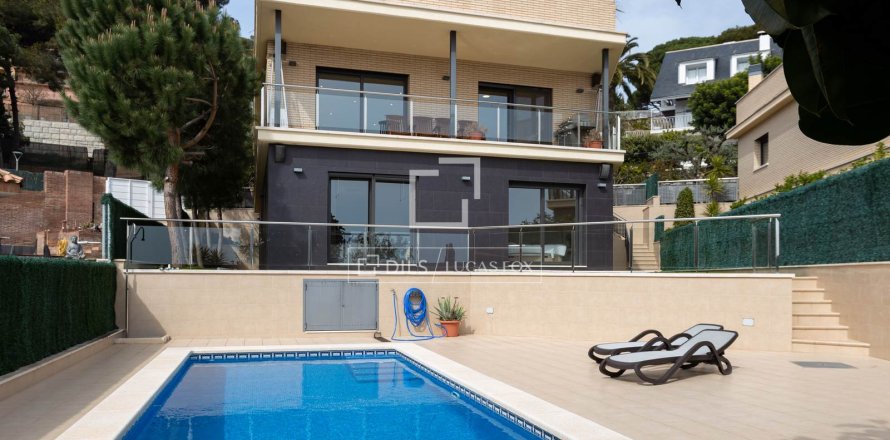 Вилла с 5 спальнями в Премии де Дальте, Барселона, Каталония, Испания № 3793