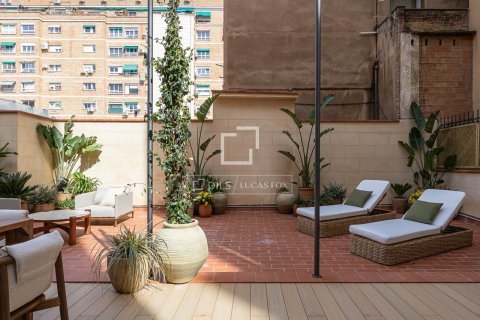 3 bedrooms apartment for sale in Barcelona, Catalonia, Spain № 6408 - photo 2