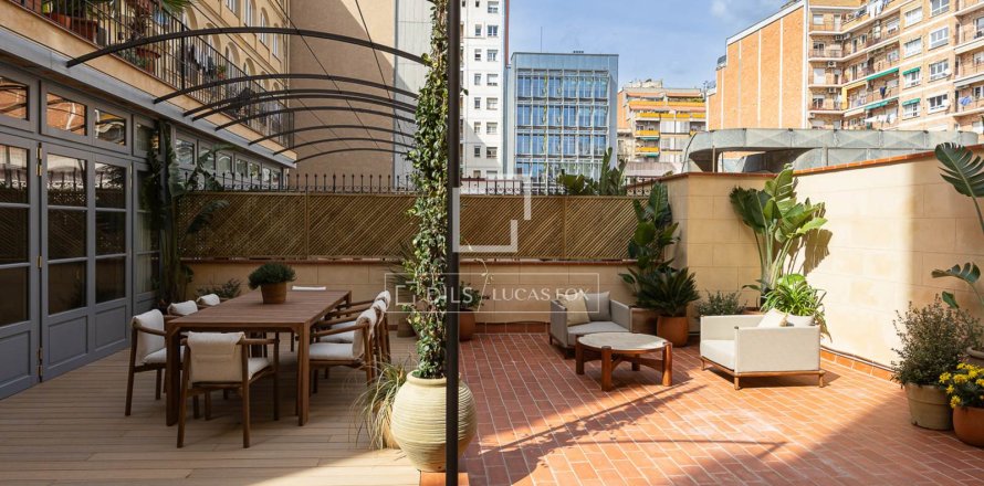 3 bedrooms apartment for sale in Barcelona, Catalonia, Spain № 6408