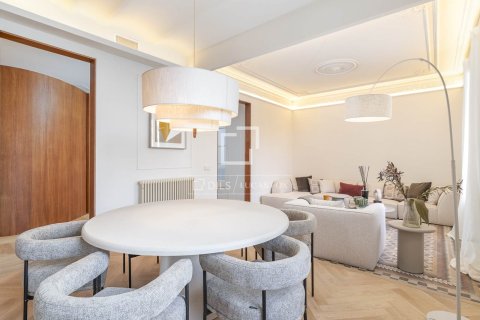 4 bedrooms apartment for sale in Barcelona, Catalonia, Spain № 6409 - photo 6