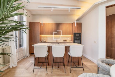 4 bedrooms apartment for sale in Barcelona, Catalonia, Spain № 6409 - photo 2