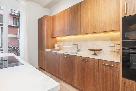 4 bedrooms apartment for sale in Barcelona, Catalonia, Spain № 6409 - photo 11