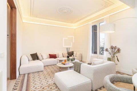 4 bedrooms apartment for sale in Barcelona, Catalonia, Spain № 6409 - photo 7