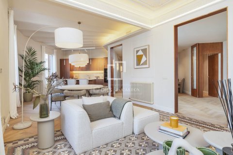 4 bedrooms apartment for sale in Barcelona, Catalonia, Spain № 6409