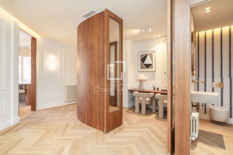 4 bedrooms apartment for sale in Barcelona, Catalonia, Spain № 6409 - photo 16