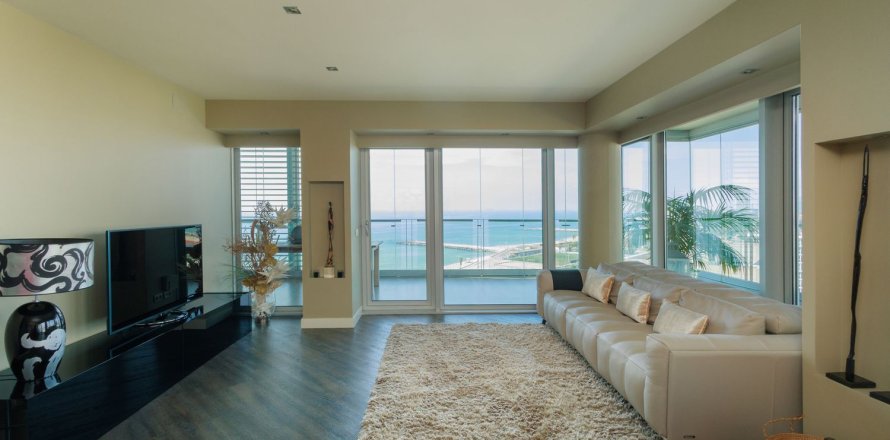 3 bedrooms apartment for sale in Barcelona, Catalonia, Spain № 4607