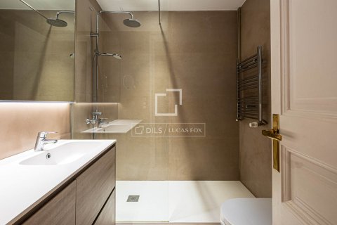Apartamento de 5 dormitorios en venta en Barcelona, Cataluña, Spain № 7177 - foto 27