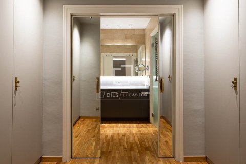Apartamento de 5 dormitorios en venta en Barcelona, Cataluña, Spain № 7177 - foto 30