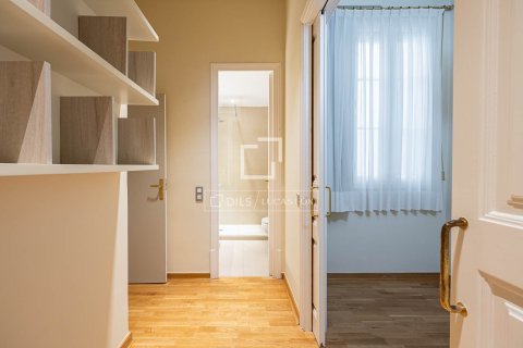 Apartamento de 5 dormitorios en venta en Barcelona, Cataluña, Spain № 7177 - foto 28
