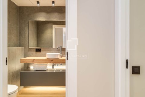 3 bedrooms apartment for sale in Barcelona, Catalonia, Spain № 7180 - photo 2